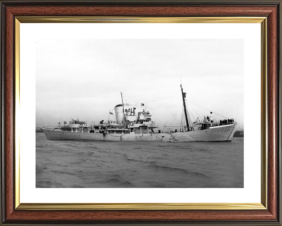 HMS Grenadier (T334) Royal Navy Military Class Trawler At Sea 1943 Photo Print Wall Art Decor Posters, Prints, & Visual Artwork Hampshire Prints 10 x 8 Classic Frame Yes