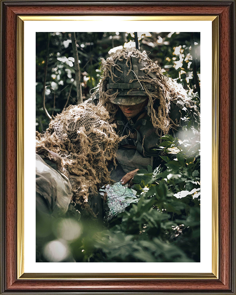 Soldiers Map Reading Photo Print - British Army Hampshire Prints 10 x 8 Classic Frame Yes