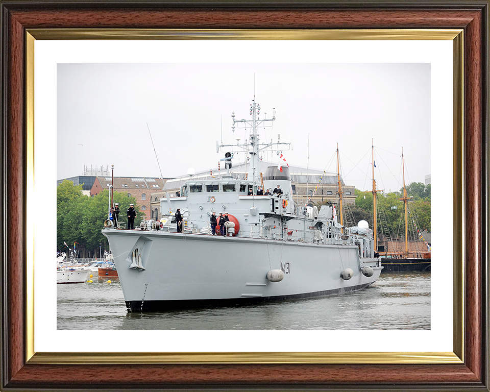 HMS Cattistock (M31) Photo Print - Entering Bristol 2011 - Royal Navy Hunt Class MineHunter Posters, Prints, & Visual Artwork Hampshire Prints 10 x 8 Classic Frame Yes