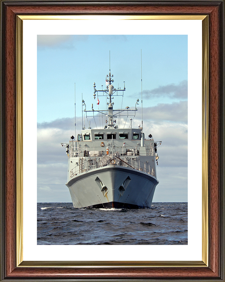 HMS Bangor (M109) Royal Navy Sandown Class Minehunter Low Bow View Photo Print Wall Art Decor Posters, Prints, & Visual Artwork Hampshire Prints 10 x 8 Classic Frame Yes
