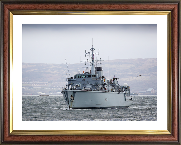HMS Brocklesby (M33) Royal Navy Hunt Class Mine Warfare Vessel Port Bow View Photo Print Wall Art Decor Posters, Prints, & Visual Artwork Hampshire Prints 10 x 8 Classic Frame Yes