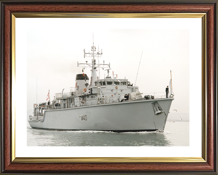 HMS Berkeley (M40) Royal Navy Hunt Class Mine Warfare Vessel Entering Harbour Photo Print Wall Art Decor Posters, Prints, & Visual Artwork Hampshire Prints 10 x 8 Classic Frame Yes