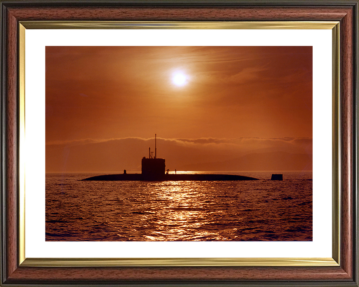 HMS Splendid (S106) Photo Print - Clyde 1995 - Royal Navy Swiftsure Class Submarine Hampshire Prints 10 x 8 Classic Frame Yes