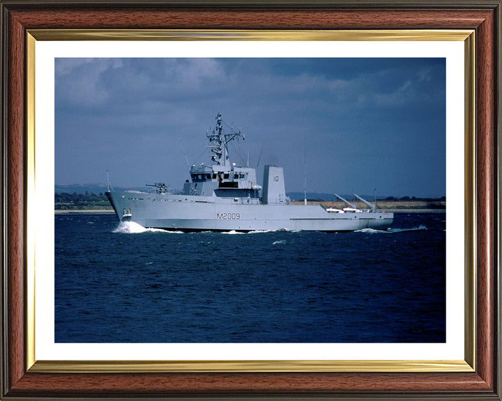 HMS Itchen M2009 | Photo Print | Framed Print | River Class | Minesweeper | Royal Navy Hampshire Prints