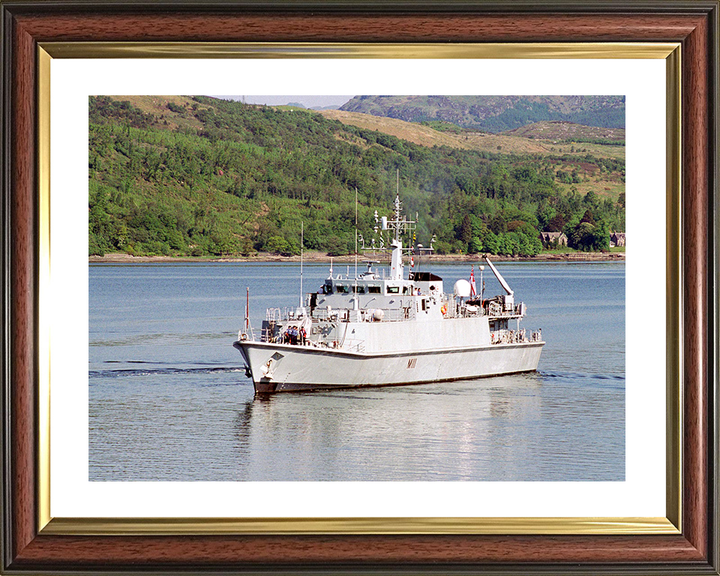 HMS Blyth (M111) Royal Navy Sandown Class Minehunter Clyde 2004 Photo Print Wall Art Decor Posters, Prints, & Visual Artwork Hampshire Prints 10 x 8 Classic Frame Yes