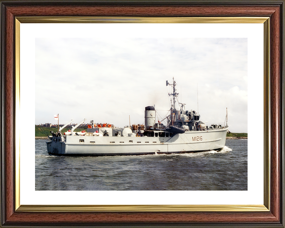 HMS Crofton (M1216) Royal Navy Ton class minesweeper Photo Print Wall Art Poster Posters, Prints, & Visual Artwork Hampshire Prints 10 x 8 Classic Frame Yes