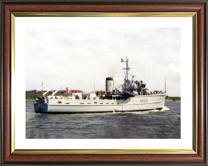 HMS Crofton (M1216) Royal Navy Ton class minesweeper Photo Print Wall Art Poster Posters, Prints, & Visual Artwork Hampshire Prints 10 x 8 Classic Frame Yes