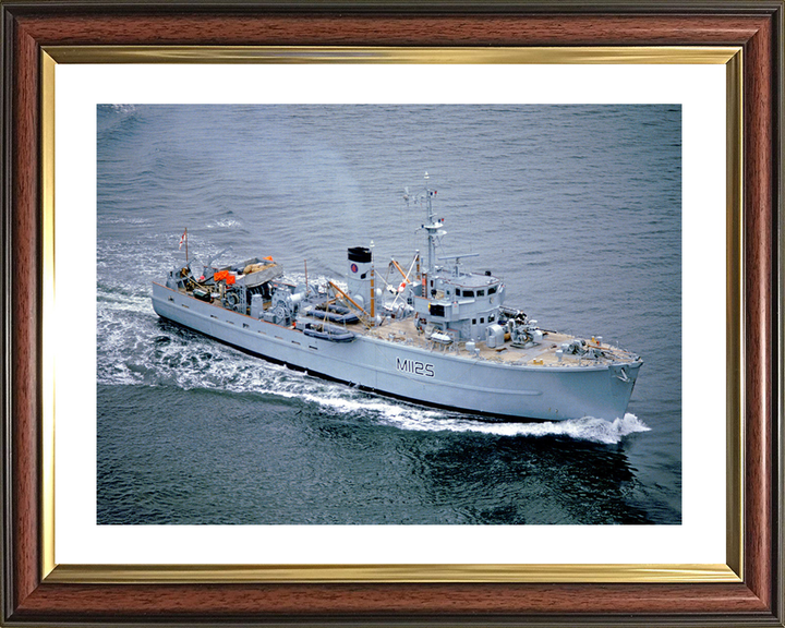HMS Cuxton M1125 Royal Navy Ton class minesweeper at sea Photo Print Wall art Poster Hampshire Prints 10 x 8 Classic Frame Yes
