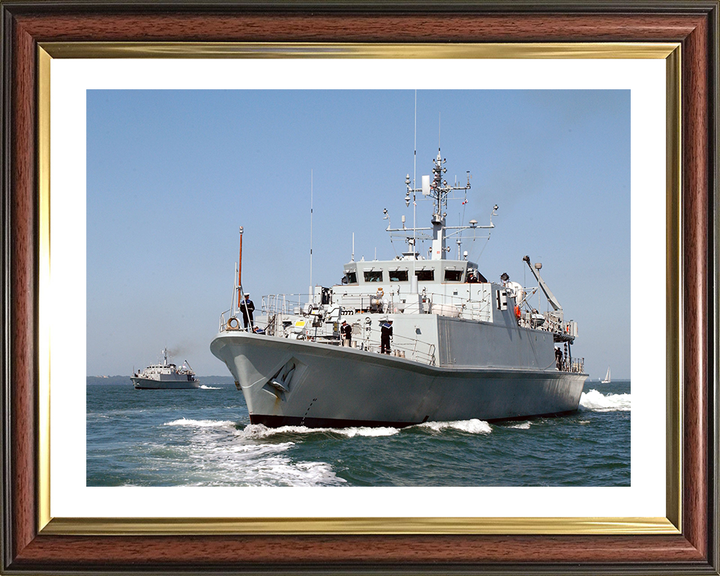 HMS Bangor (M109) Photo Print - Portsmouth 2003 - Royal Navy Sandown Class Minehunter Posters, Prints, & Visual Artwork Hampshire Prints 10 x 8 Classic Frame Yes