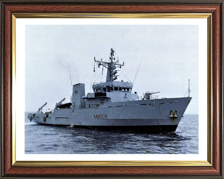 HMS Itchen M2009 | Photo Print | Framed Print | River Class | Minesweeper | Royal Navy Hampshire Prints