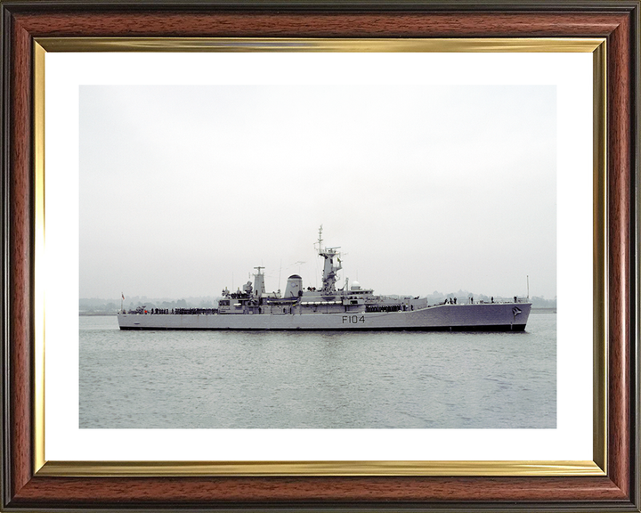 HMS Dido (F104) Royal Navy Leander Class Frigate Low Starboard Beam View Photo Print Wall Art Decor Posters, Prints, & Visual Artwork Hampshire Prints 10 x 8 Classic Frame Yes