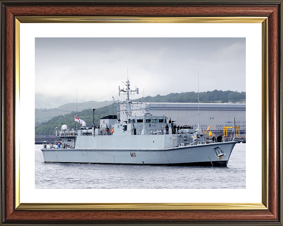 HMS Blyth (M111) Royal Navy Sandown Class Minehunter Faslane 2012 Photo Print Wall Art Decor Posters, Prints, & Visual Artwork Hampshire Prints 10 x 8 Classic Frame Yes