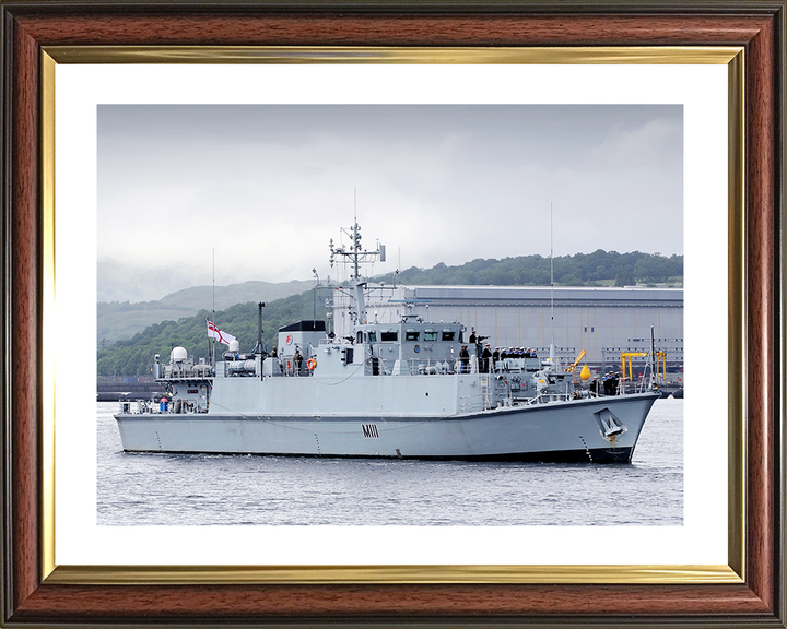 HMS Blyth (M111) Royal Navy Sandown Class Minehunter Faslane 2012 Photo Print Wall Art Decor Posters, Prints, & Visual Artwork Hampshire Prints 10 x 8 Classic Frame Yes