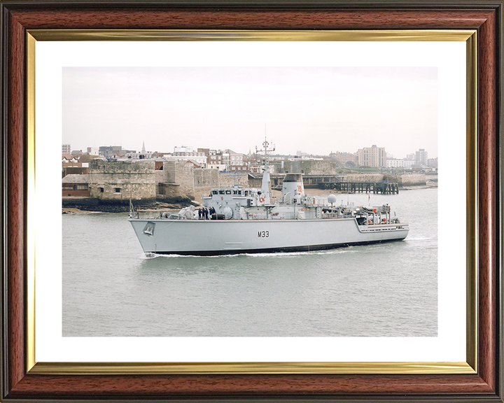 HMS Brocklesby (M33) Royal Navy Hunt Class Mine Warfare Vessel Passing Old Portsmouth Photo Print Wall Art Decor Posters, Prints, & Visual Artwork Hampshire Prints 10 x 8 Classic Frame Yes