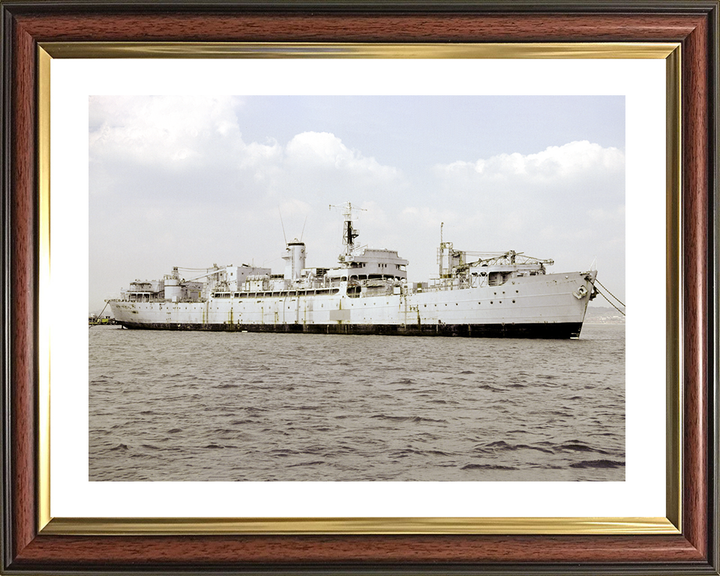 HMS Berry Head (A191) Royal Navy Repair Ship Starboard View Photo Print Wall Art Decor Posters, Prints, & Visual Artwork Hampshire Prints 10 x 8 Classic Frame Yes