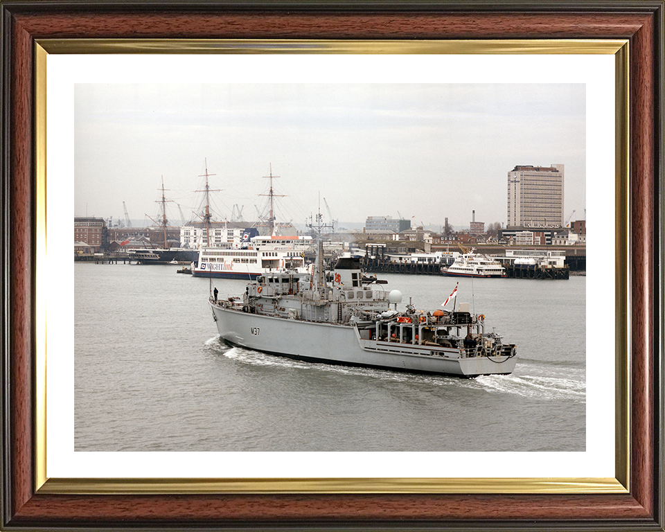 HMS Chiddingfold M37 | Photo Print | Framed Print | Hunt Class | Minehunter | Royal Navy Hampshire Prints