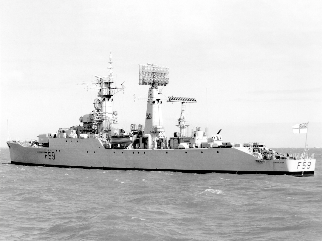 HMS Chichester (F59) Royal Navy Salisbury Class Frigate Port Side View Photo Print Wall Art Decor Posters, Prints, & Visual Artwork Hampshire Prints 6 x 4 No Frame No