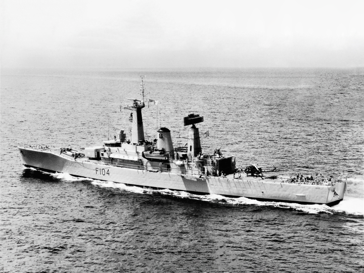 HMS Dido (F104 Royal Navy Leander Class Frigate Port Side View Photo Print Wall Art Decor Posters, Prints, & Visual Artwork Hampshire Prints 6 x 4 No Frame No