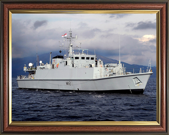HMS Shoreham M112 | Photo Print | Framed Print | Sandown Class | Minehunter | Royal Navy Hampshire Prints