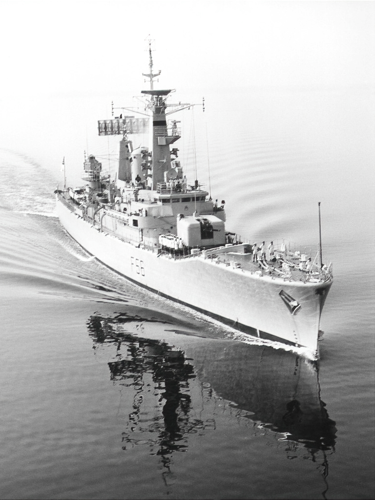 HMS Argonaut (F56) Royal Navy Leander Class Frigate On Calm Sea Photo Print Wall Art Decor Posters, Prints, & Visual Artwork Hampshire Prints 6 x 4 No Frame No