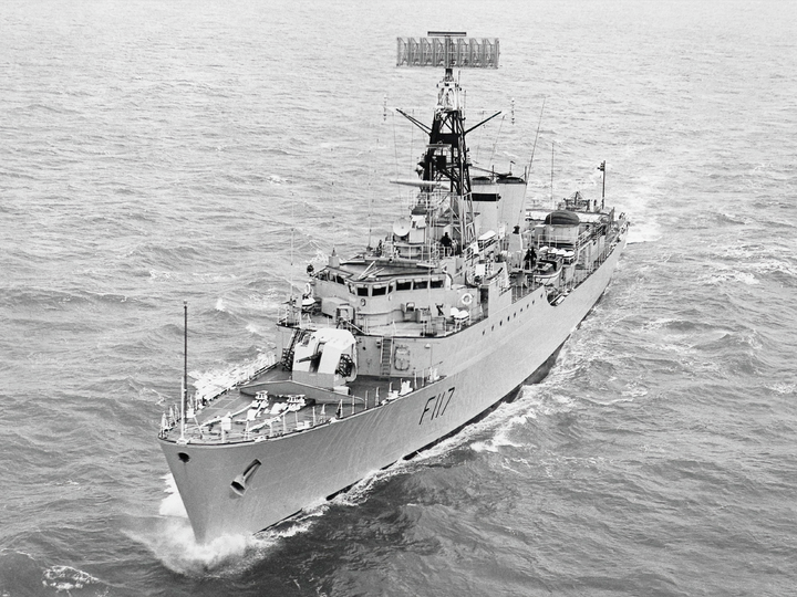 HMS Ashanti (F117) Royal Navy Tribal Class Frigate Underway Photo Print Wall Art Decor Posters, Prints, & Visual Artwork Hampshire Prints 6 x 4 No Frame No