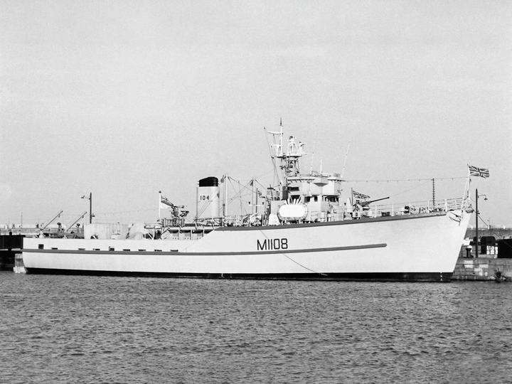 HMS Bevington (M1108) Royal Navy Ton Class Minesweeper Alongside Photo Print Wall Art Decor Posters, Prints, & Visual Artwork Hampshire Prints 6 x 4 No Frame No