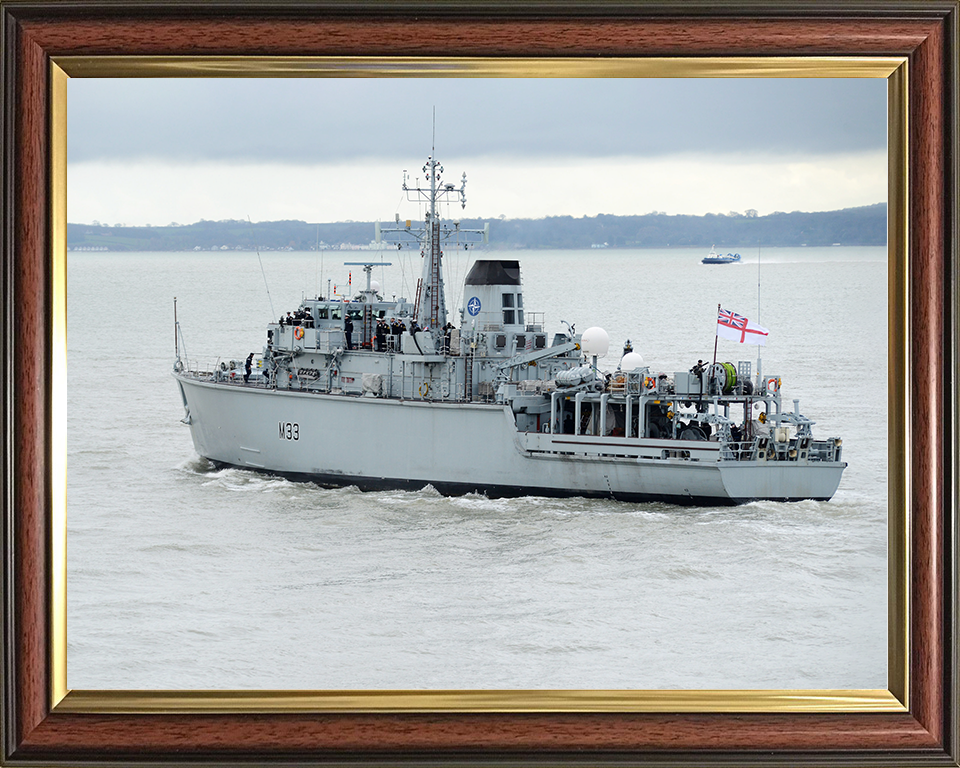 HMS Brocklesby (M33) Royal Navy Hunt Class Mine Warfare Vessel Leaving Port Photo Print Wall Art Decor Posters, Prints, & Visual Artwork Hampshire Prints 10 x 8 Classic Frame No