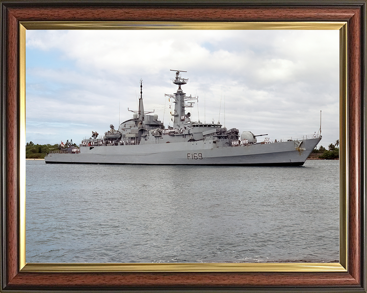 HMS Amazon (F169) Royal Navy Type 21 Frigate Entering Pearl Harbour Photo Print Wall Art Decor Posters, Prints, & Visual Artwork Hampshire Prints 10 x 8 Classic Frame No
