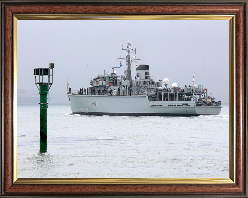 HMS Cattistock (M31) Royal Navy Hunt Class MineHunter Leaving Harbour Photo Print Wall Art Decor Posters, Prints, & Visual Artwork Hampshire Prints 10 x 8 Classic Frame No