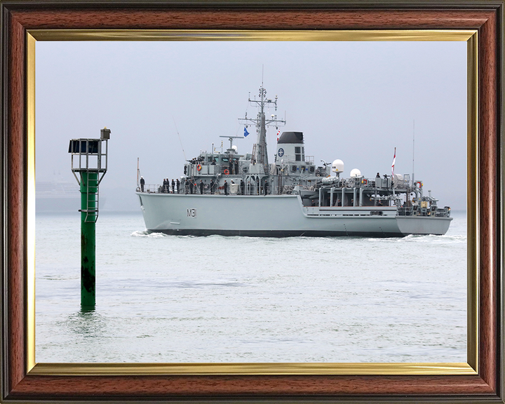 HMS Cattistock (M31) Royal Navy Hunt Class MineHunter Leaving Harbour Photo Print Wall Art Decor Posters, Prints, & Visual Artwork Hampshire Prints 10 x 8 Classic Frame No