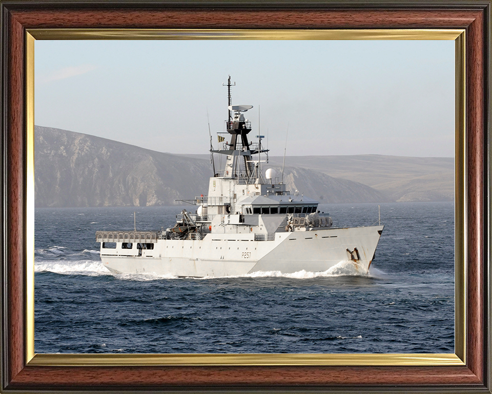 HMS Clyde (P257) Royal Navy River Class Patrol Vessel Low Starboard Bow View Photo Print Wall Art Decor Posters, Prints, & Visual Artwork Hampshire Prints 10 x 8 Classic Frame No
