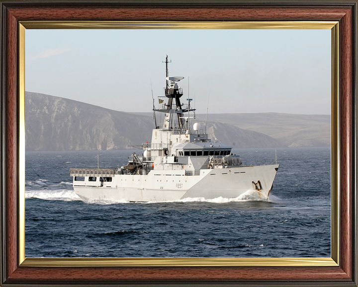 HMS Clyde (P257) Royal Navy River Class Patrol Vessel Low Starboard Bow View Photo Print Wall Art Decor Posters, Prints, & Visual Artwork Hampshire Prints 10 x 8 Classic Frame No