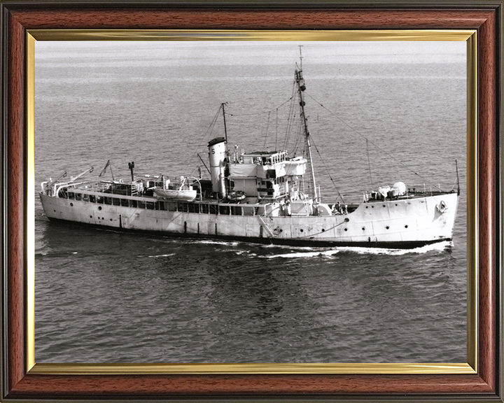 HMS Gateshead T288 | Photo Print | Framed Print | Isles Class | Trawler | Royal Navy Hampshire Prints