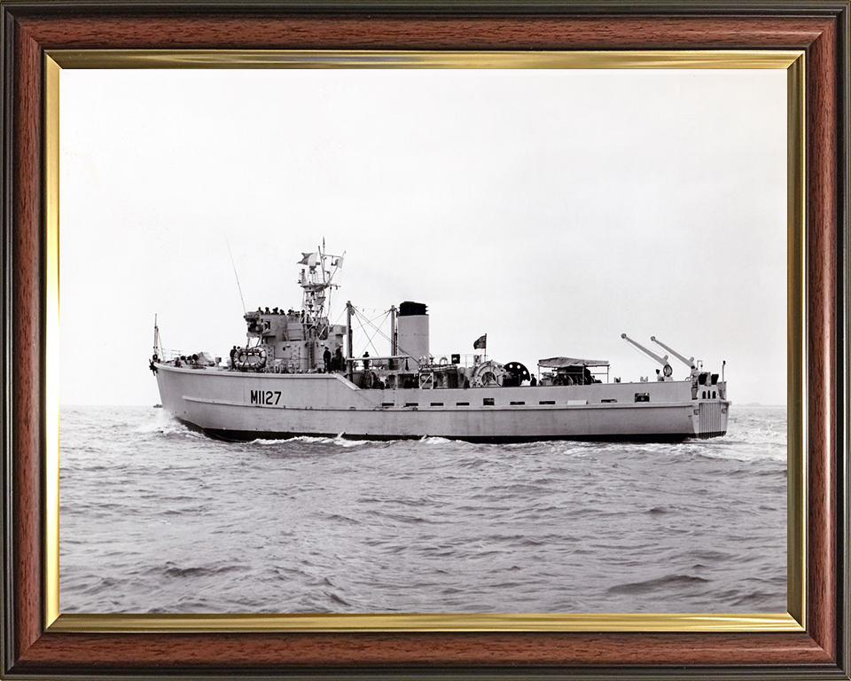 HMS Darlaston M1127 | Photo Print | Framed Print | Ton Class | Minesweeper | Royal Navy Hampshire Prints