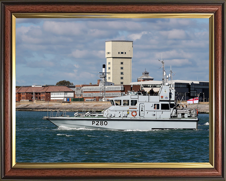 HMS Dasher (P280) Photo Print - Leaving Portsmouth 2017 - Royal Navy Archer Class P2000 Patrol Vessel Posters, Prints, & Visual Artwork Hampshire Prints 10 x 8 Classic Frame No