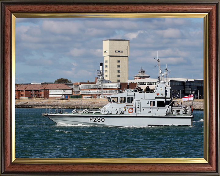 HMS Dasher (P280) Photo Print - Leaving Portsmouth 2017 - Royal Navy Archer Class P2000 Patrol Vessel Posters, Prints, & Visual Artwork Hampshire Prints 10 x 8 Classic Frame No