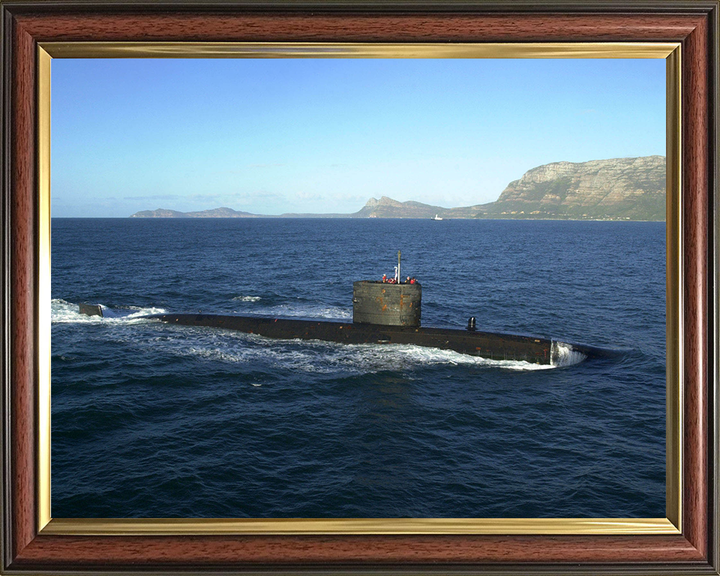 HMS Splendid (S106) Photo Print - South Africa 2002 - Royal Navy Swiftsure Class Submarine Hampshire Prints 10 x 8 Classic Frame No