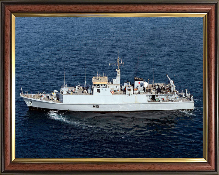 HMS Shoreham M112 | Photo Print | Framed Print | Sandown Class | Minehunter | Royal Navy Hampshire Prints
