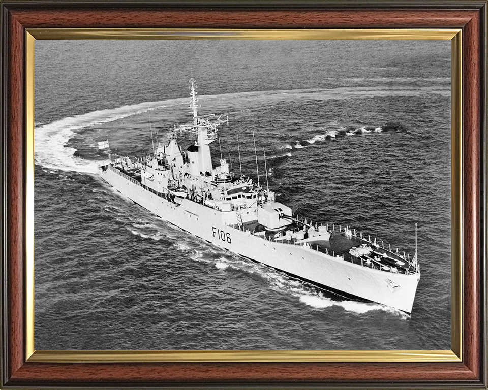 HMS Brighton (F106) Royal Navy Rothesay Class Frigate Turning To Port Photo Print Wall Art Decor Posters, Prints, & Visual Artwork Hampshire Prints 10 x 8 Classic Frame No