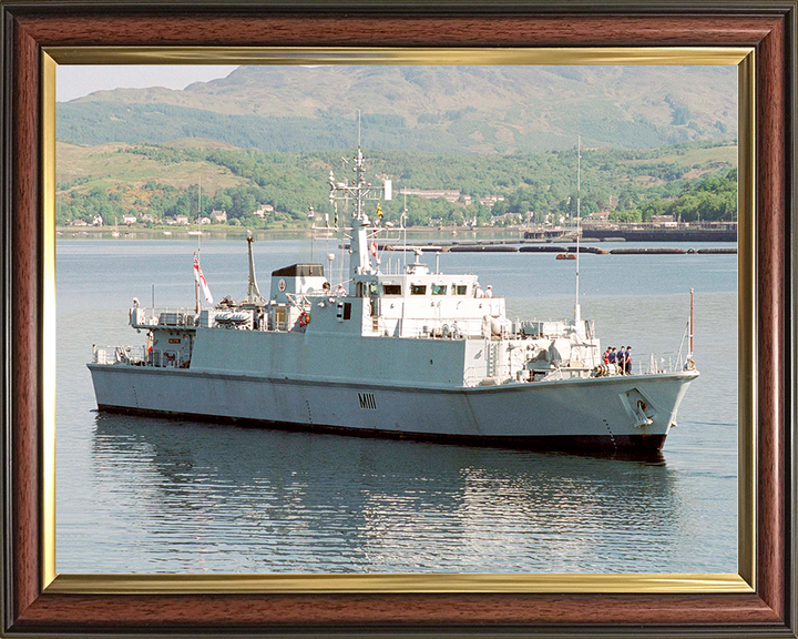 HMS Blyth (M111) Royal Navy Sandown Class Minehunter Starboard View Photo Print Wall Art Decor Posters, Prints, & Visual Artwork Hampshire Prints 10 x 8 Classic Frame No