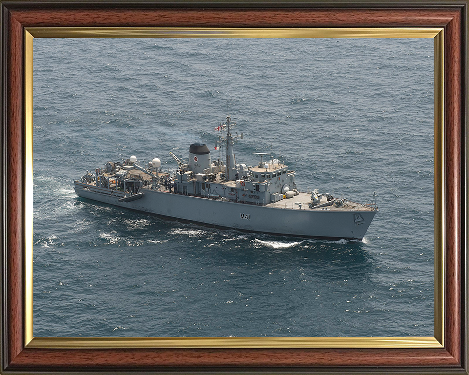 HMS Quorn (M41) Photo Print - Persian Gulf 2013 - Royal Navy Hunt Class Minehunter Hampshire Prints 10 x 8 Classic Frame No