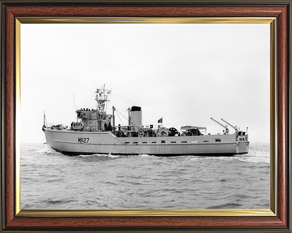HMS Darlaston (M1127) Royal Navy Ton class Minesweeper Port Beam View Photo Print Wall Art Decor Posters, Prints, & Visual Artwork Hampshire Prints 10 x 8 Classic Frame No