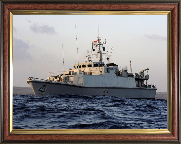 HMS Bangor (M109) Royal Navy Sandown Class Minehunter Low Port Side View Photo Print Wall Art Decor Posters, Prints, & Visual Artwork Hampshire Prints 10 x 8 Classic Frame No