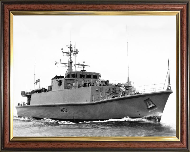HMS Walney M104 | Photo Print | Framed Print | Sandown Class | minesweeper | Royal Navy Hampshire Prints