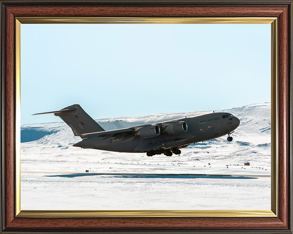 RAF C-17 Globemaster Takeoff Canada 2026 Photo Print Royal Air Force Aircraft Wall Art Posters, Prints, & Visual Artwork Hampshire Prints 10 x 8 Classic Frame No