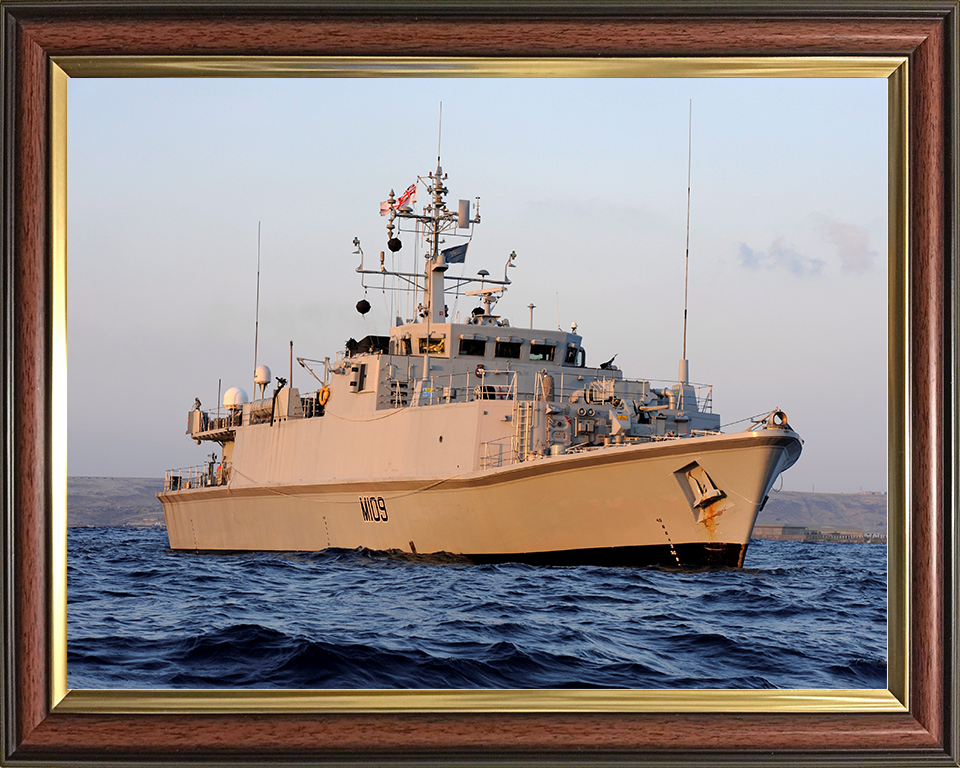 HMS Bangor (M109) Royal Navy Sandown Class Minehunter At Sunset Photo Print Wall Art Decor Posters, Prints, & Visual Artwork Hampshire Prints 10 x 8 Classic Frame No