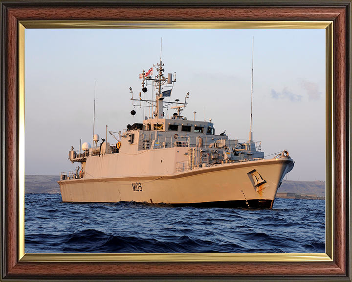 HMS Bangor (M109) Royal Navy Sandown Class Minehunter At Sunset Photo Print Wall Art Decor Posters, Prints, & Visual Artwork Hampshire Prints 10 x 8 Classic Frame No