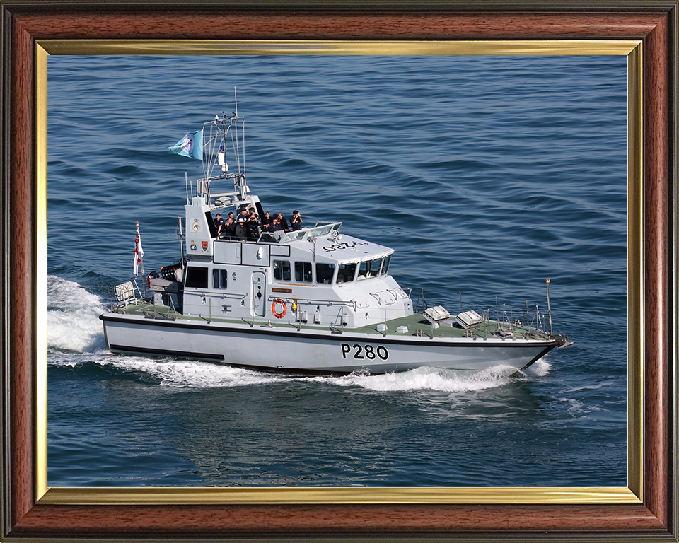 HMS Dasher (P280) Royal Navy Archer Class P2000 Patrol Vessel Underway Photo Print Wall Art Decor Posters, Prints, & Visual Artwork Hampshire Prints 10 x 8 Classic Frame No