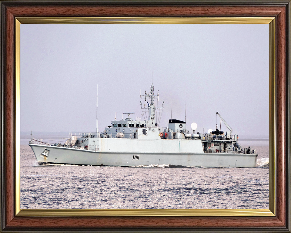 HMS Blyth (M111) Royal Navy Sandown Class Minehunter Port Side View Photo Print Wall Art Decor Posters, Prints, & Visual Artwork Hampshire Prints 10 x 8 Classic Frame No