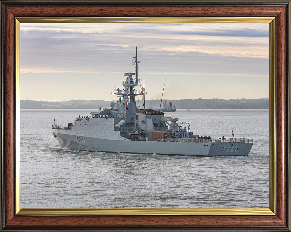HMS Medway P223 | Photo Print | Framed Print | River Class | Patrol Vessel | Royal Navy Hampshire Prints